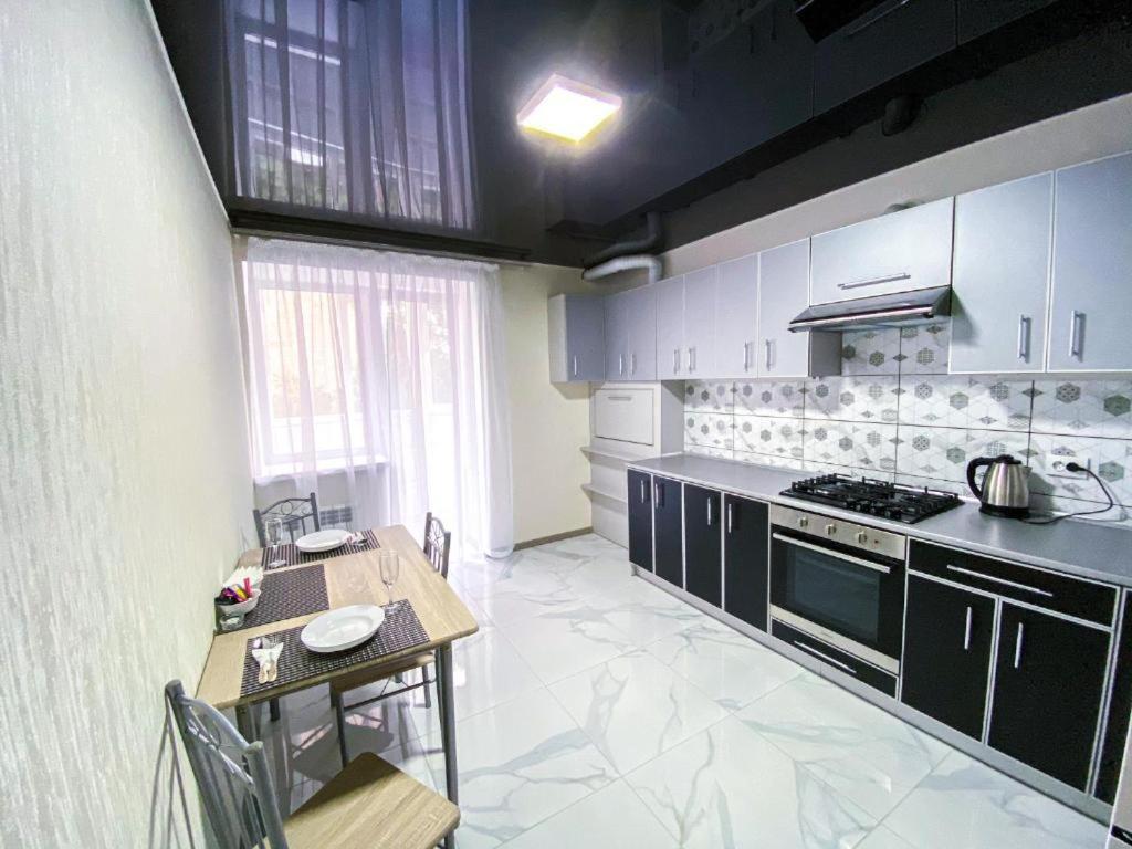 Apartpoltava 2 Окремі Кімнати, Новобудова, Два Великих Ліжка Центр, Корпусний Сад Kültér fotó